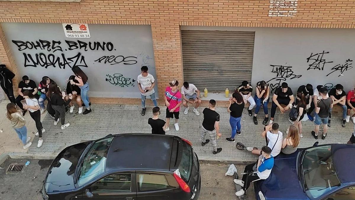 Las pandillas de adolescentes tienen a los vecinos del entorno del ZigZag atemorizados durante los fines de semana | L.O.