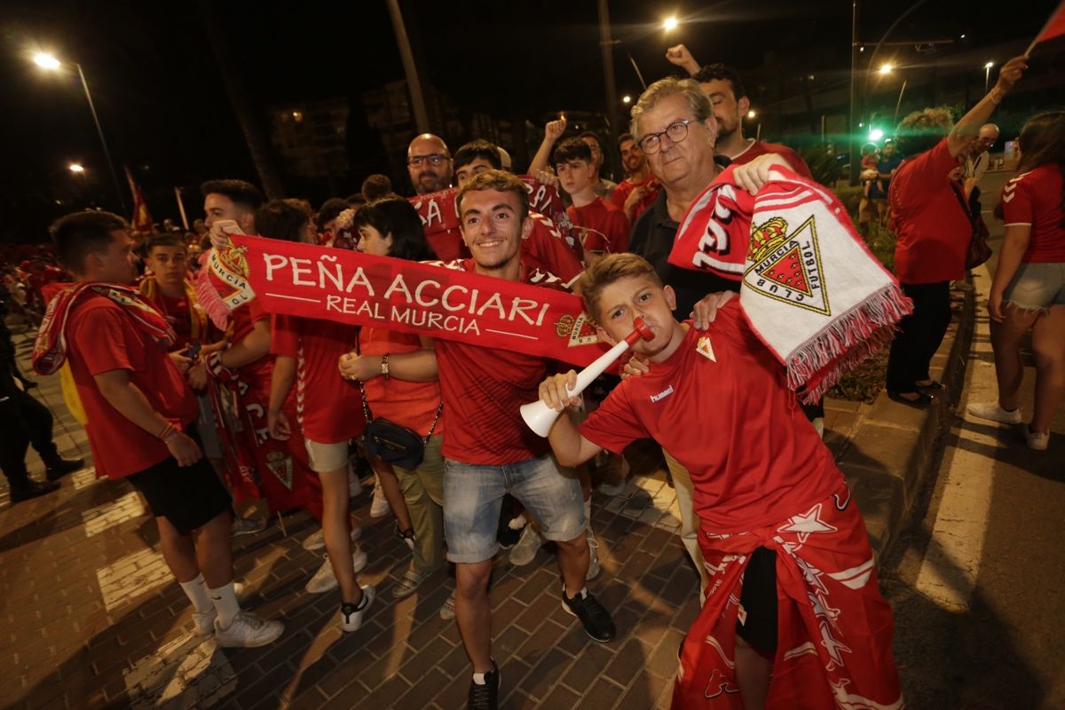 La Circular se llena para celebrar el ascenso del Real Murcia