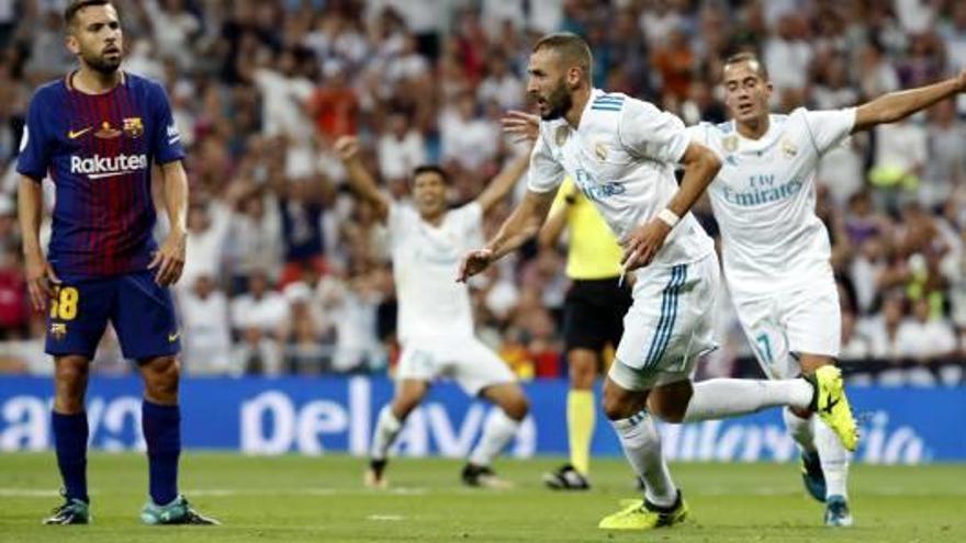 Karim Benzema celebra el gol que suposava el 2-0 i sentenciava el títol pel Madrid.