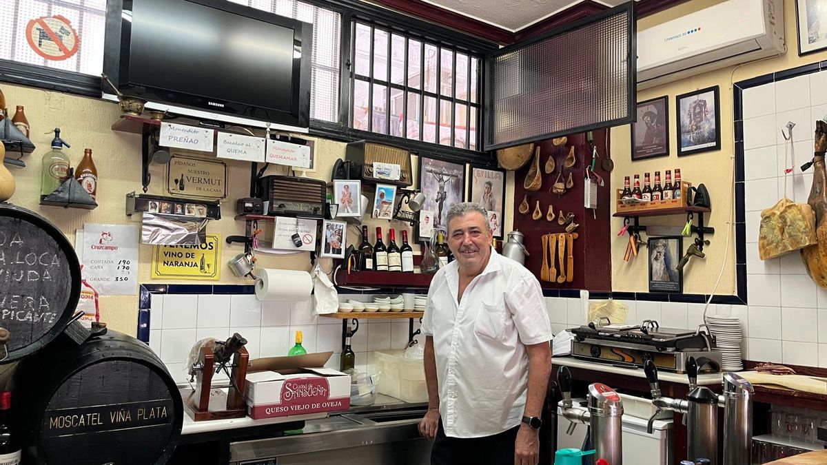 Antonio Guerra dueño de la bodeguita El Quema, calle Evangelista