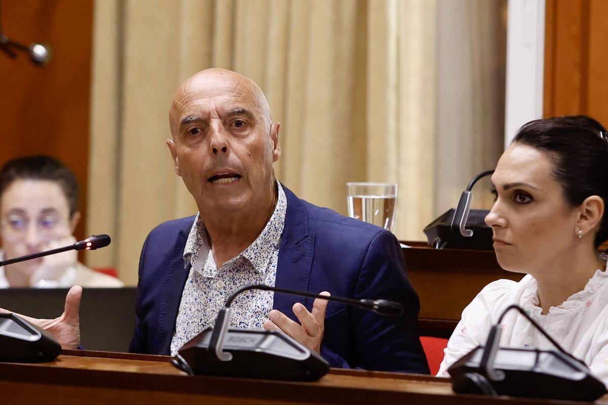 Ayuntamiento de Córdoba. El alcalde de Córdoba, José María Bellido, preside el Pleno extraordinario. En el Salón de Plenos