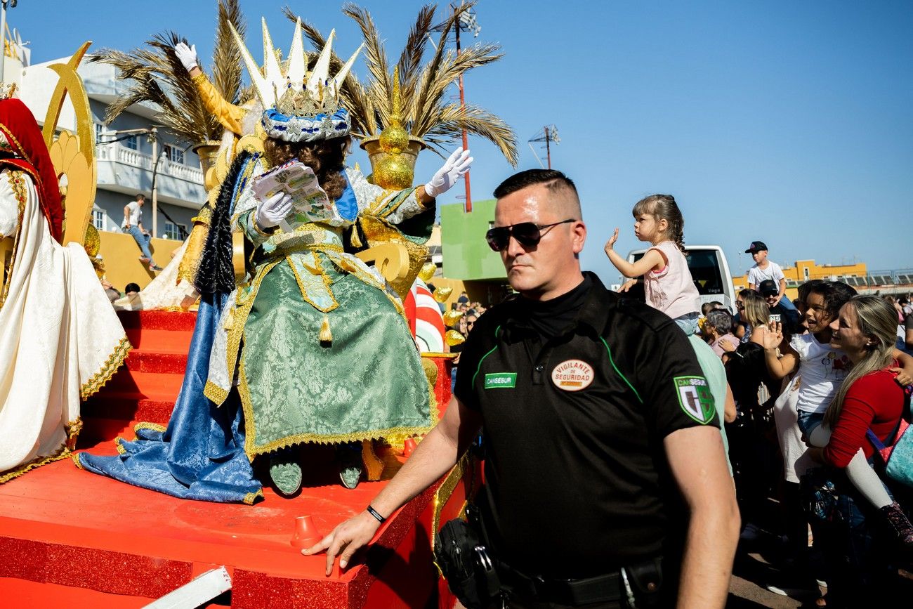 Miles de personas llenan de ilusión el Estadio de Barrial en la llegada de los Reyes Magos