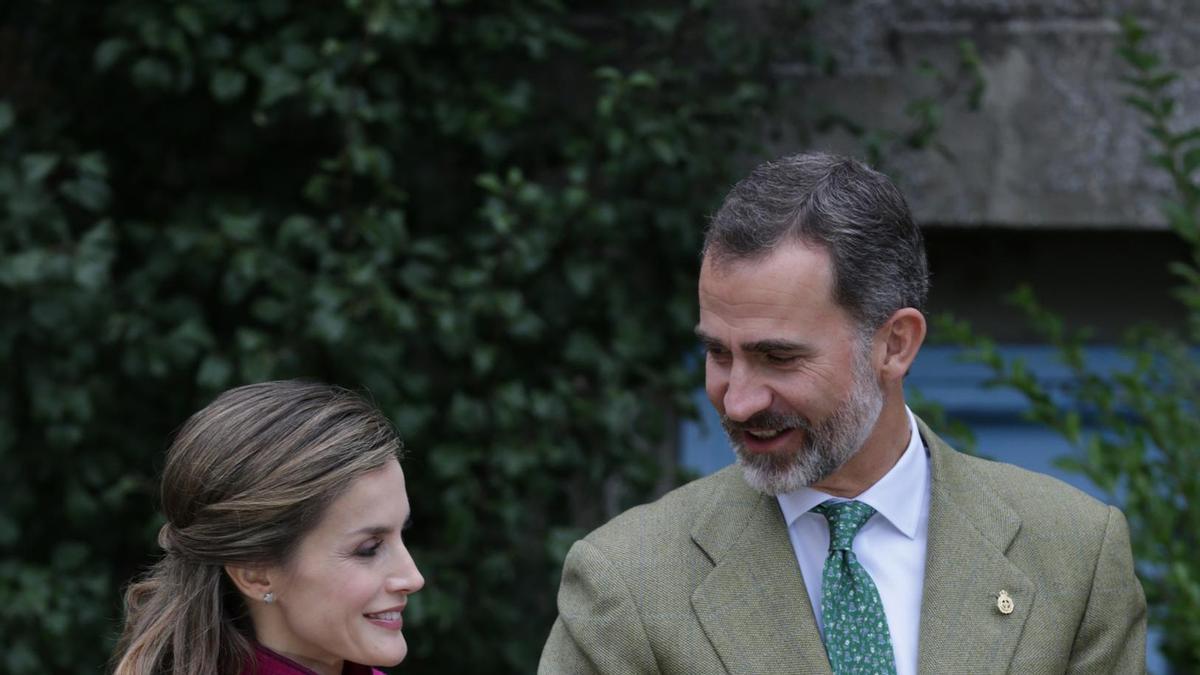 Don Felipe y doña Letizia durante el Premio al Pueblo Ejemplar de Asturias