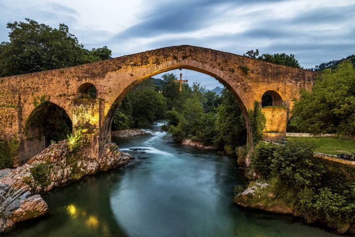 Puente romano de Cangas de Onís, perteneciente a Picos de Europa