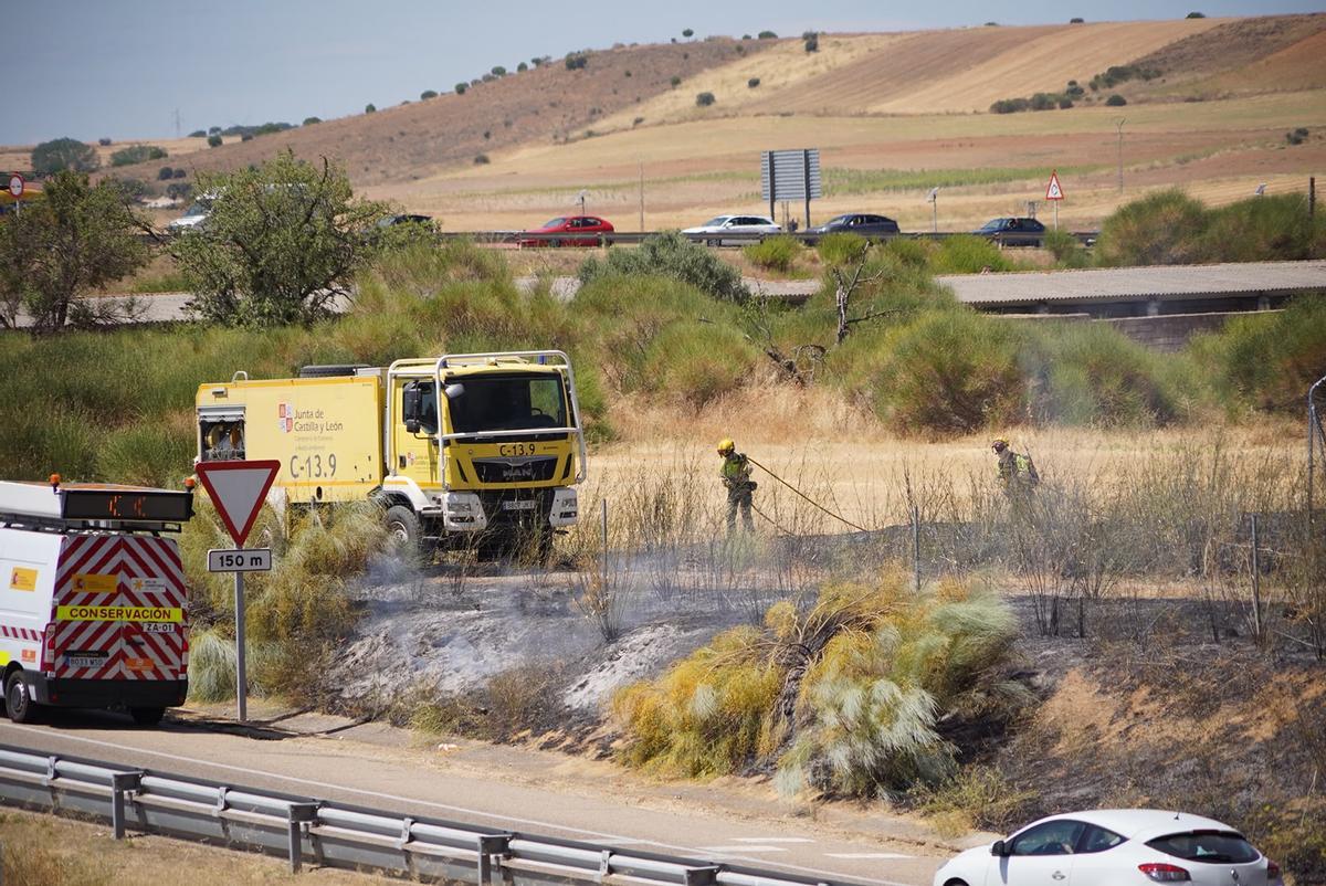 GALERÍA | Las imágenes del incendio en la planta de residuos Zaresa de Roales