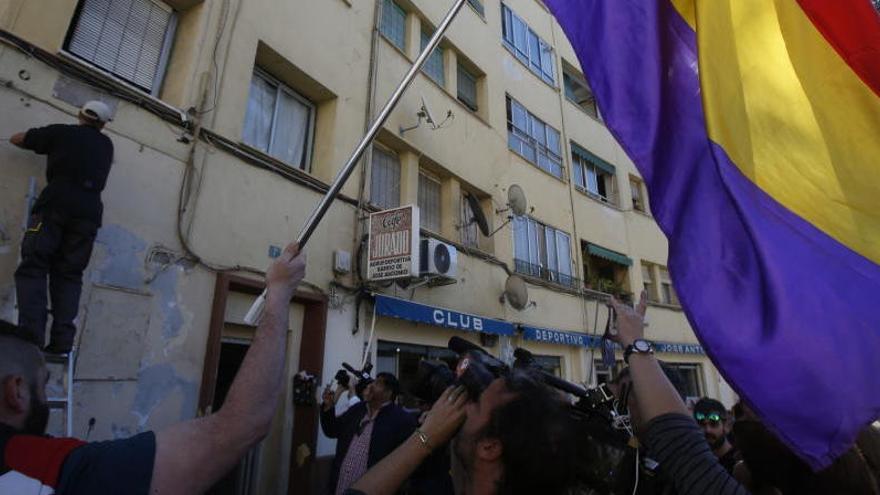 Alicante recoloca las placas de calles con nombres franquistas por orden judicial