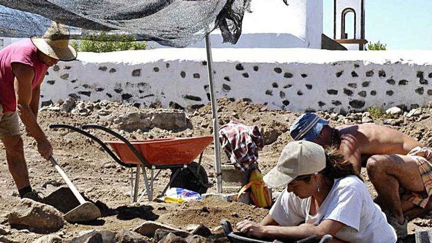 Excavación de restos hispánicos en el solar en marzo de 2006.