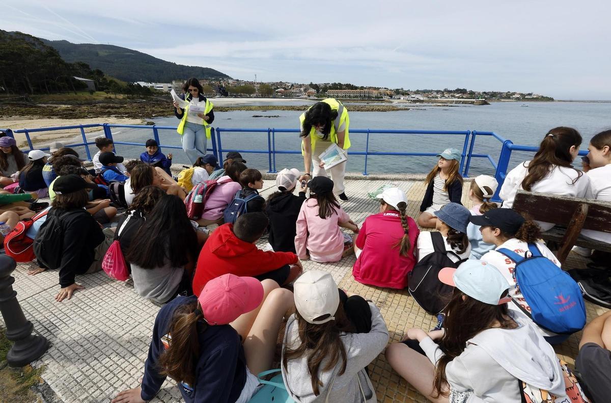 Alumnos de un colegio durante una salida escolar.