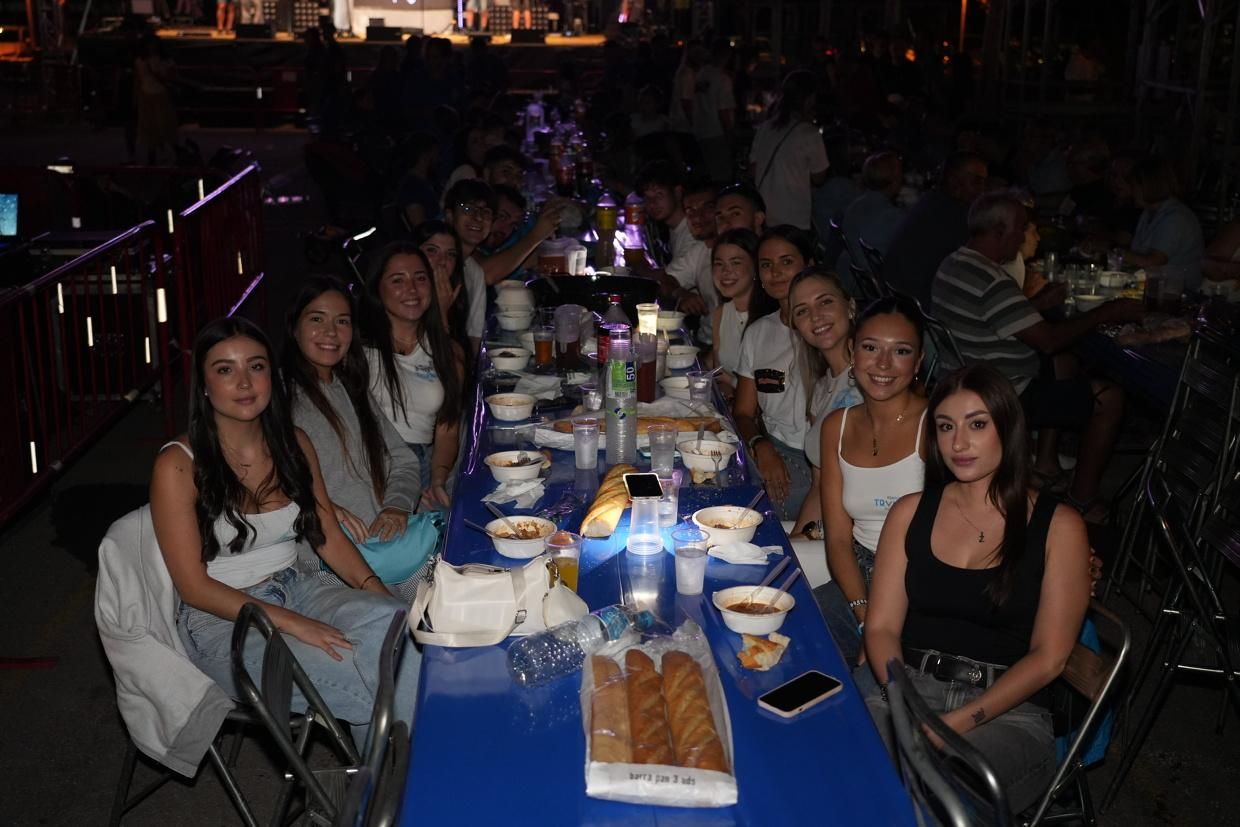 Galería: Les imatges del sopar de tombet de les penyes en les festes de Vila-real