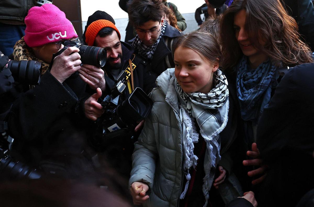 Greta Thunberg llega a su juicio en Londres