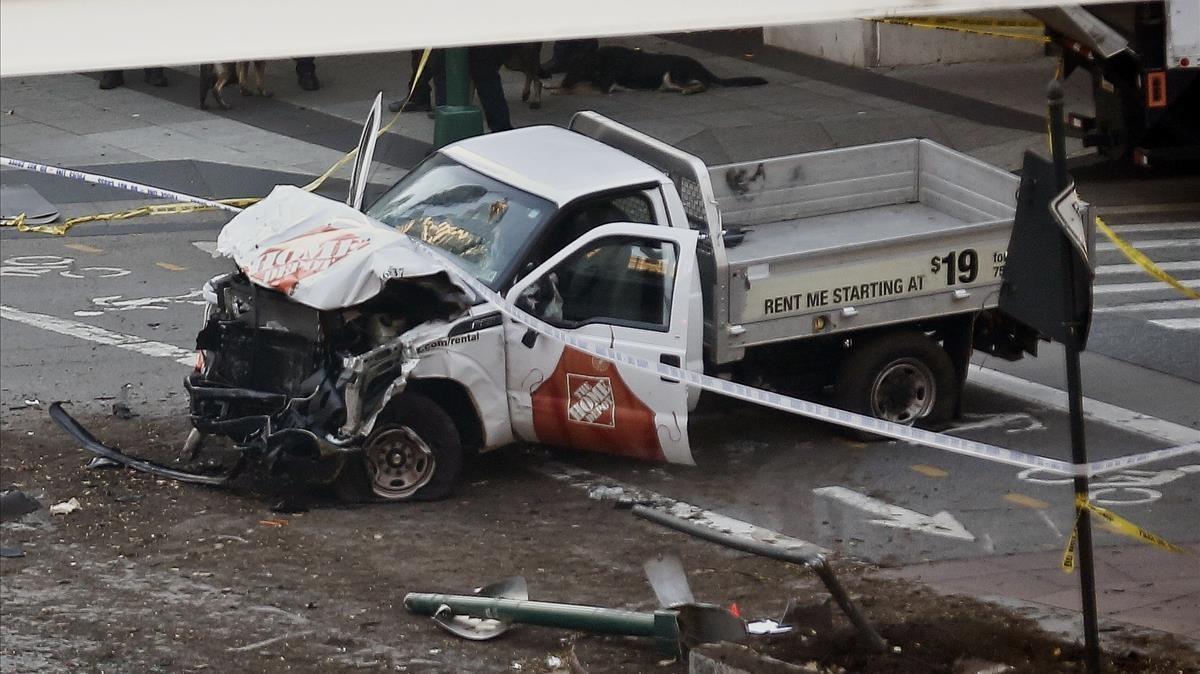 zentauroepp40764975 police tape rests on a damaged home depot truck sits after a171031225031