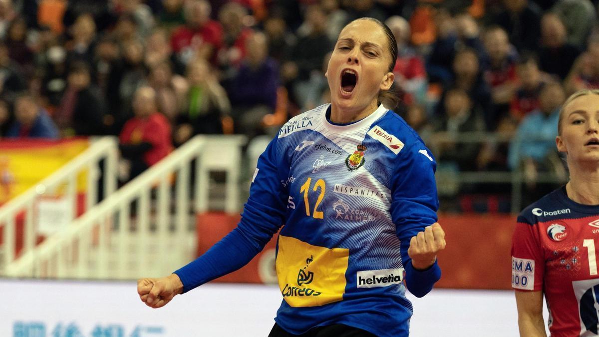 Silvia Navarro durante un partido en el Mundial de 2019 en Japón