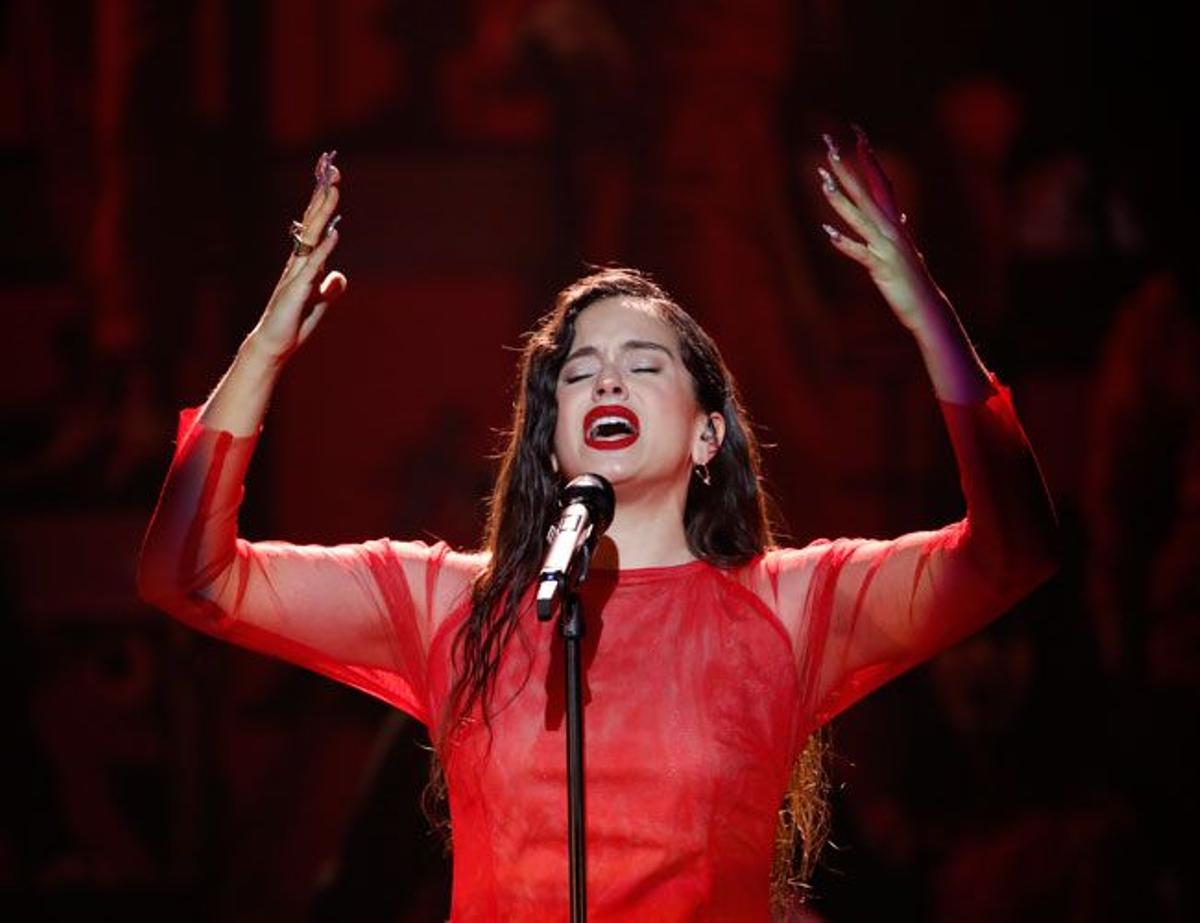 Rosalía durante su actuación en los Goya 2019