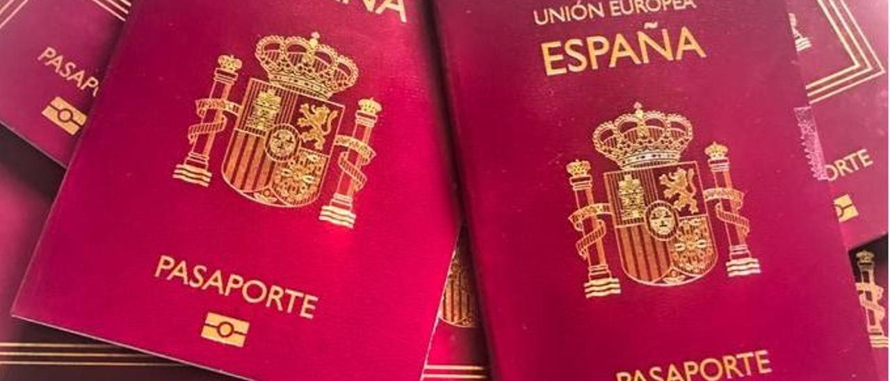 Ejemplares de pasaportes españoles.