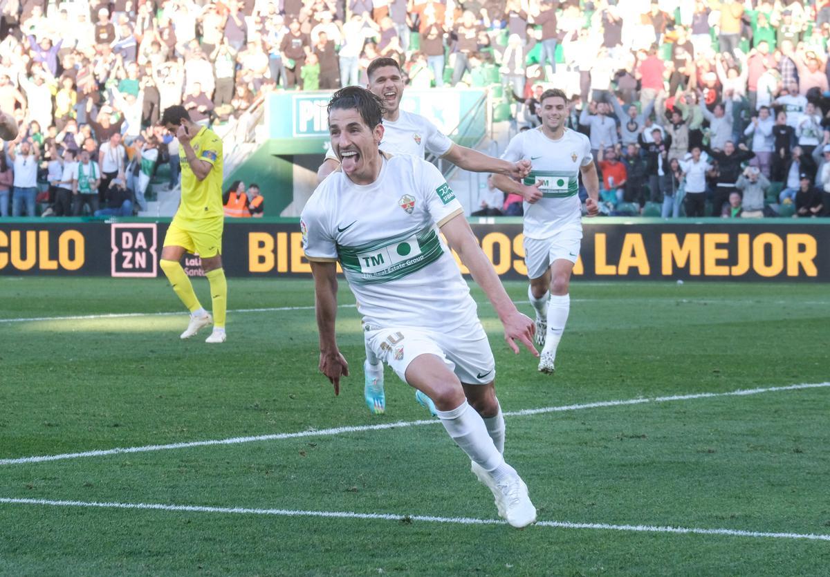 Pere Milla celebra un gol con el Elche