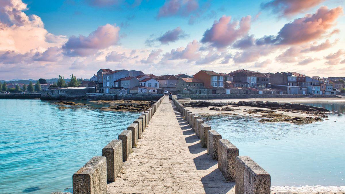 El pueblo de granito más impresionante de España con un cementerio considerado Monumento Nacional