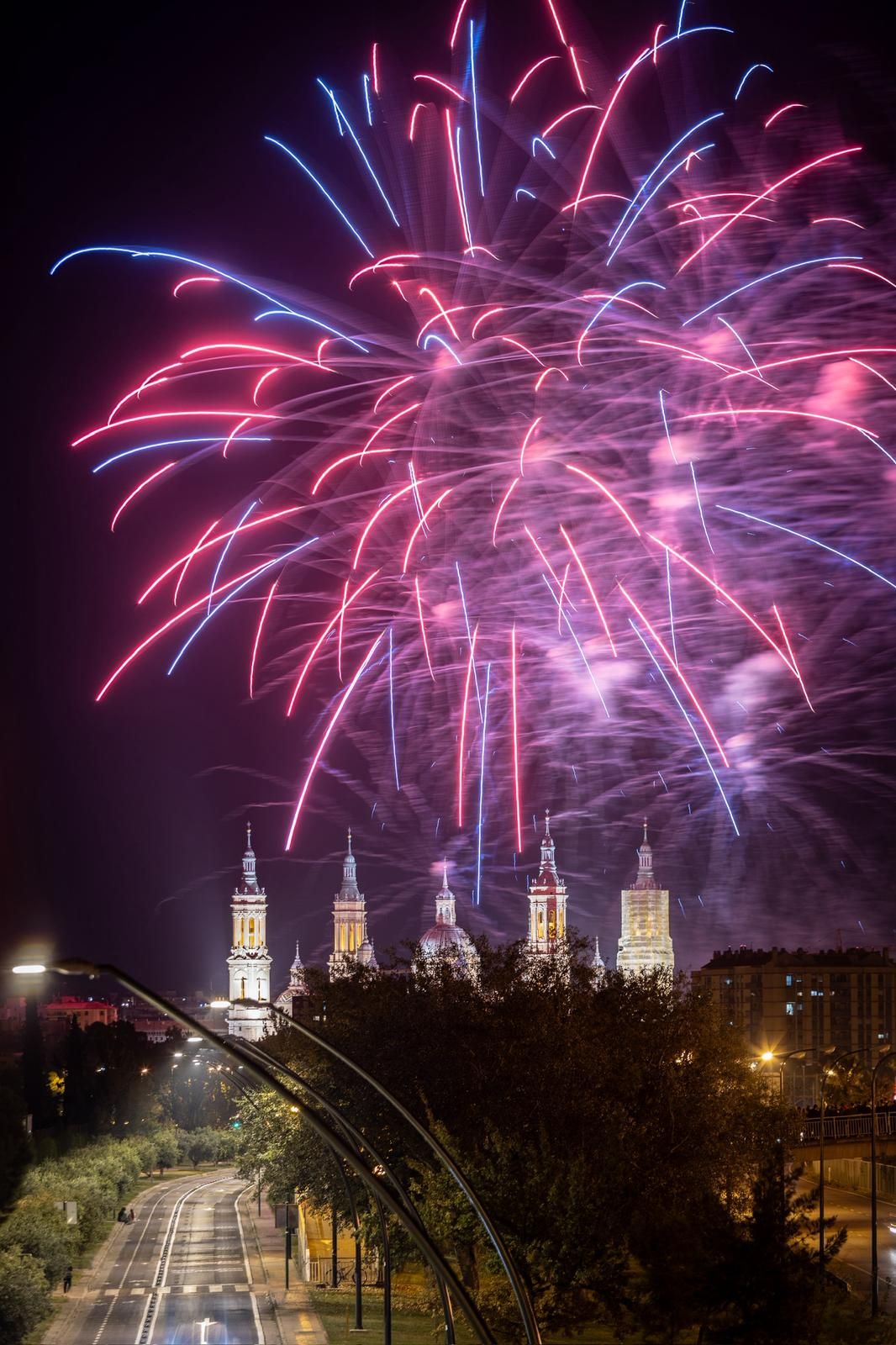 Los fuegos artificiales ponen un bonito broche final a las Fiestas del Pilar 2025