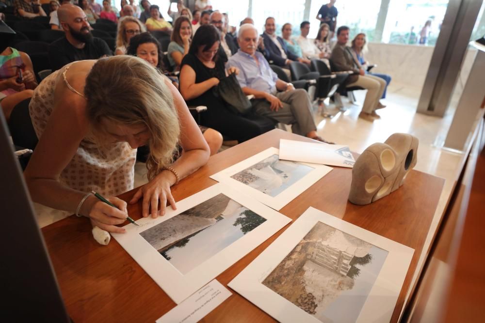 La sala de plenos del Consell Insular acogió ayer la entrega de los premios Vuit d''Agost