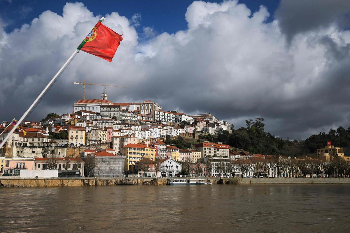 Portugal  prepara evacuar a miles de personas por riesgo de inundaciones graves