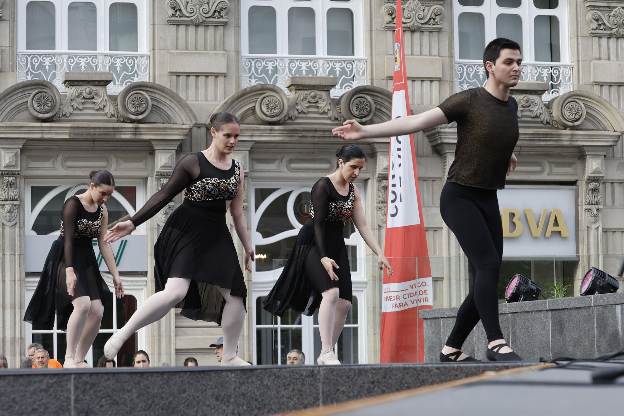 La ciudad se entrega a la música y la danza