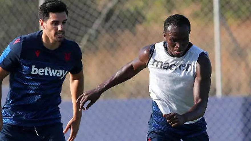El Hannover 96 hace la mejor oferta por Dwamena