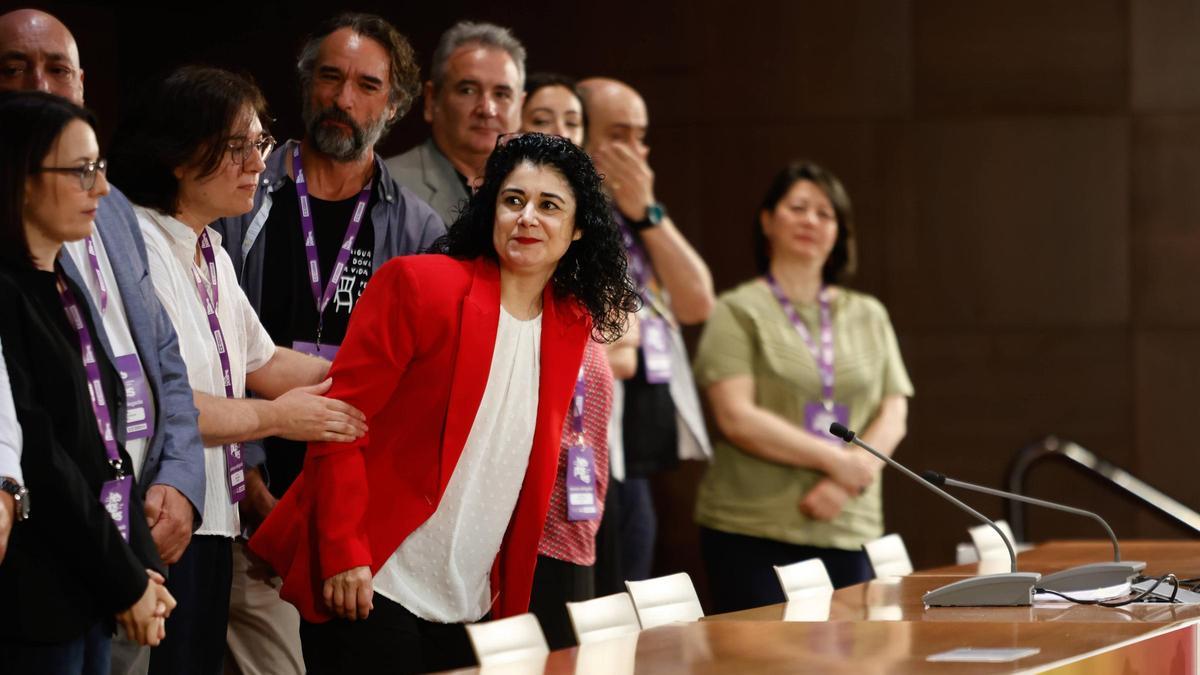 Ana García, junto a su nueva ejecutiva, tras ser proclamada como secretaria general de CC OO-PV.