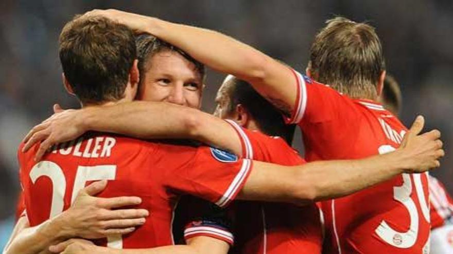 Thomas Müller celebra con sus compañeros de equipo