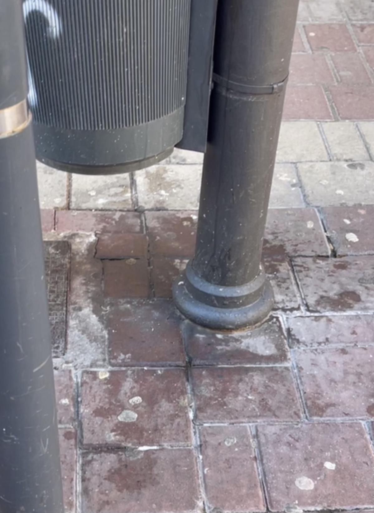 Suciedad en calle Miguel Moya, El Palo