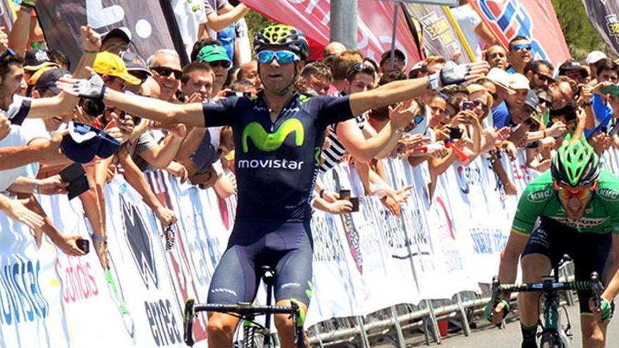 Alejandro Valverde se impone al esprint en Cáceres.