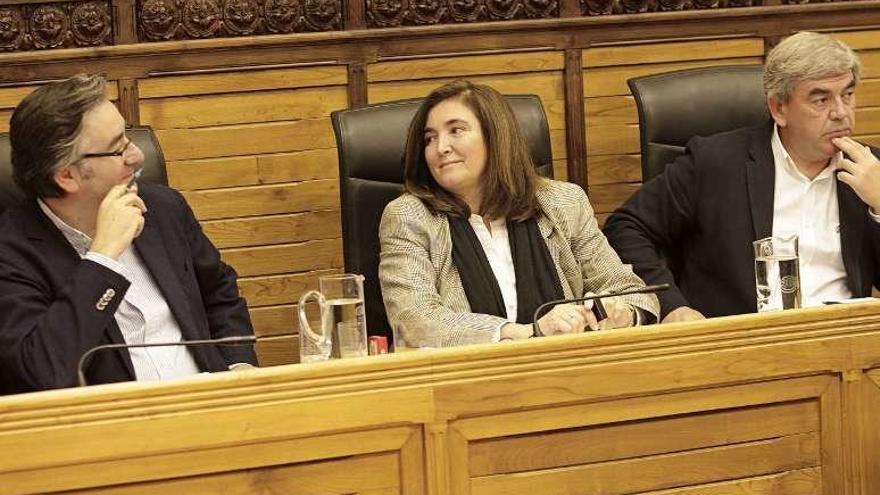 Los tres ediles del PP -Pablo González, Sofía Cosmen y Mariano Marín-, en una sesión plenaria.