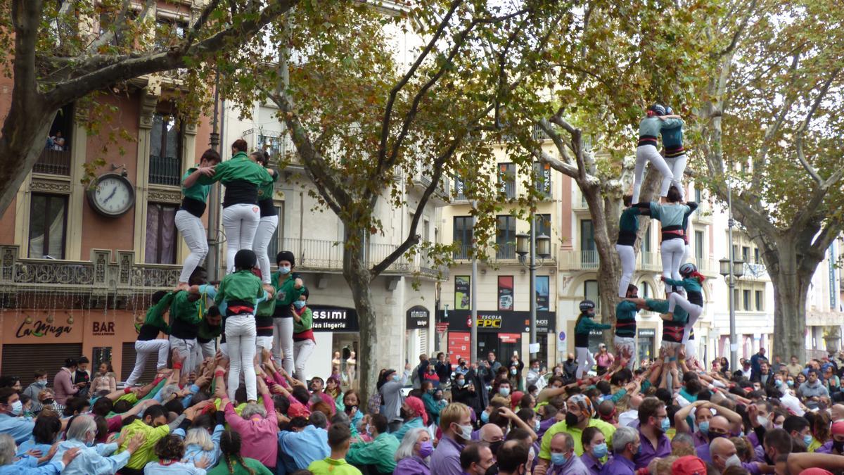 Onze colles castelleres es reuneixen a Figueres en la trobada de tardor de Colles del Nord