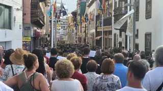 “¡Viva la Virgen del Carmen!”: el Puerto de la Cruz se rinde a la patrona de los marineros