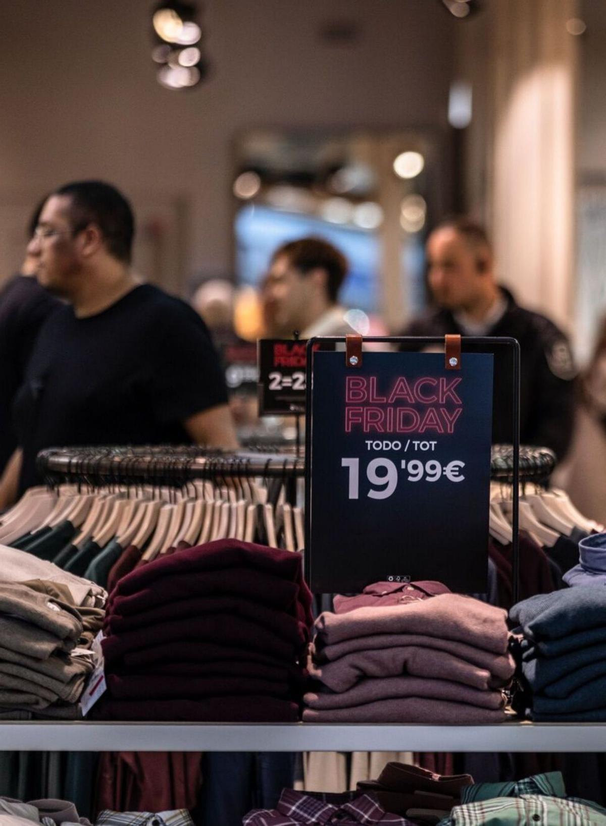 Black Friday amb cues i protesta laboral