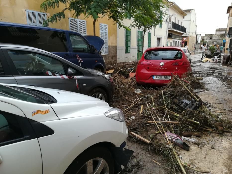 Calles y viviendas destrozadas tras las inundaciones en Sant Llorenç