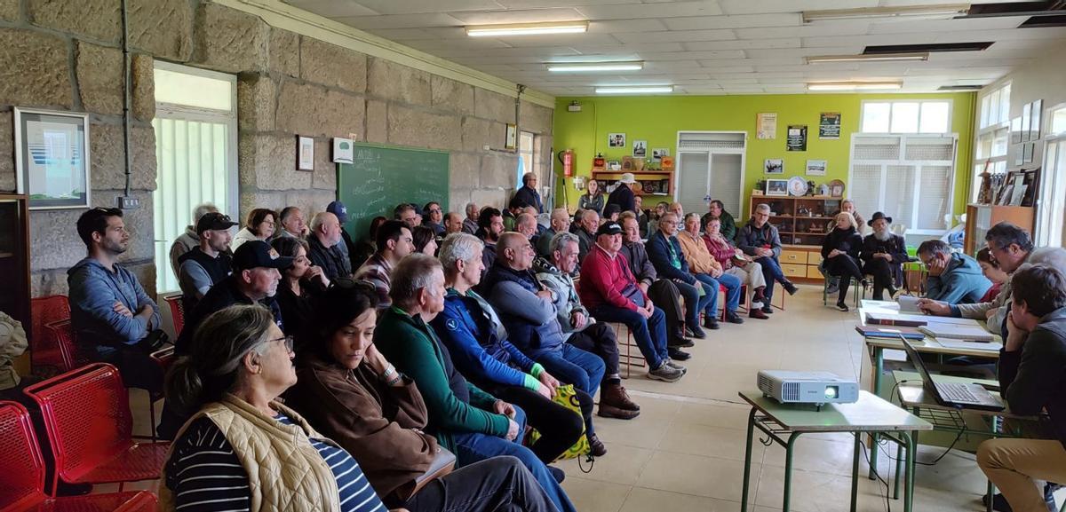 Un momento de la asamblea de comuneros celebrada ayer en Coiro.