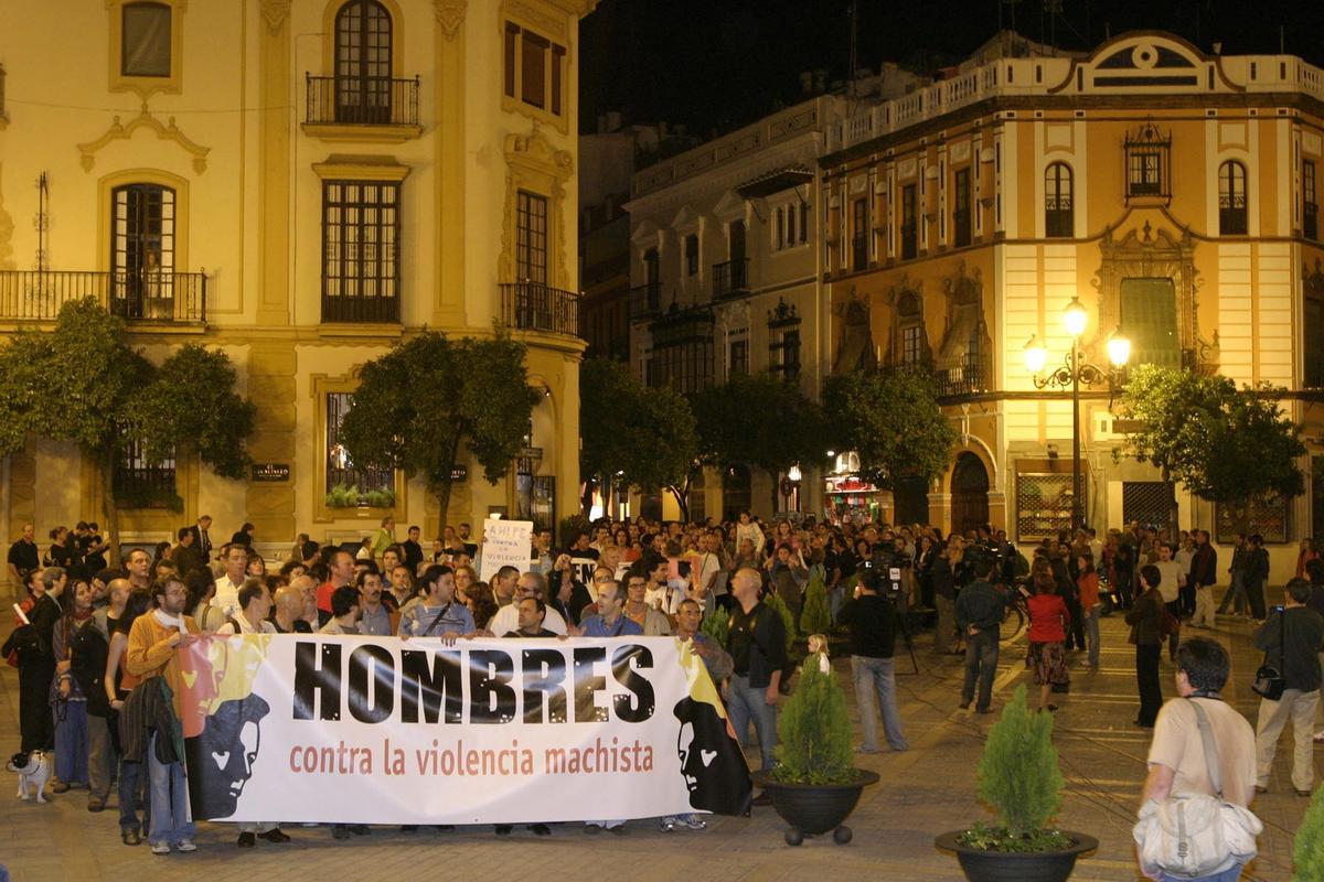 Manifestación celebrada el 21 de octubre de 2006 en Sevilla, origen de todo un movimiento en el que Sevilla fue pionera. / José Manuel Cabello