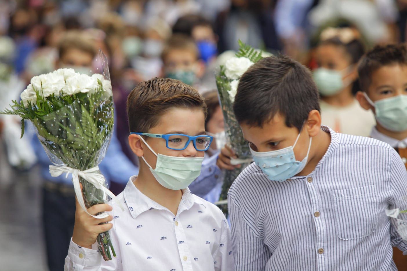 Vive en imágenes la ofrenda de flores a la Mare de Déu del Roser en Almassora