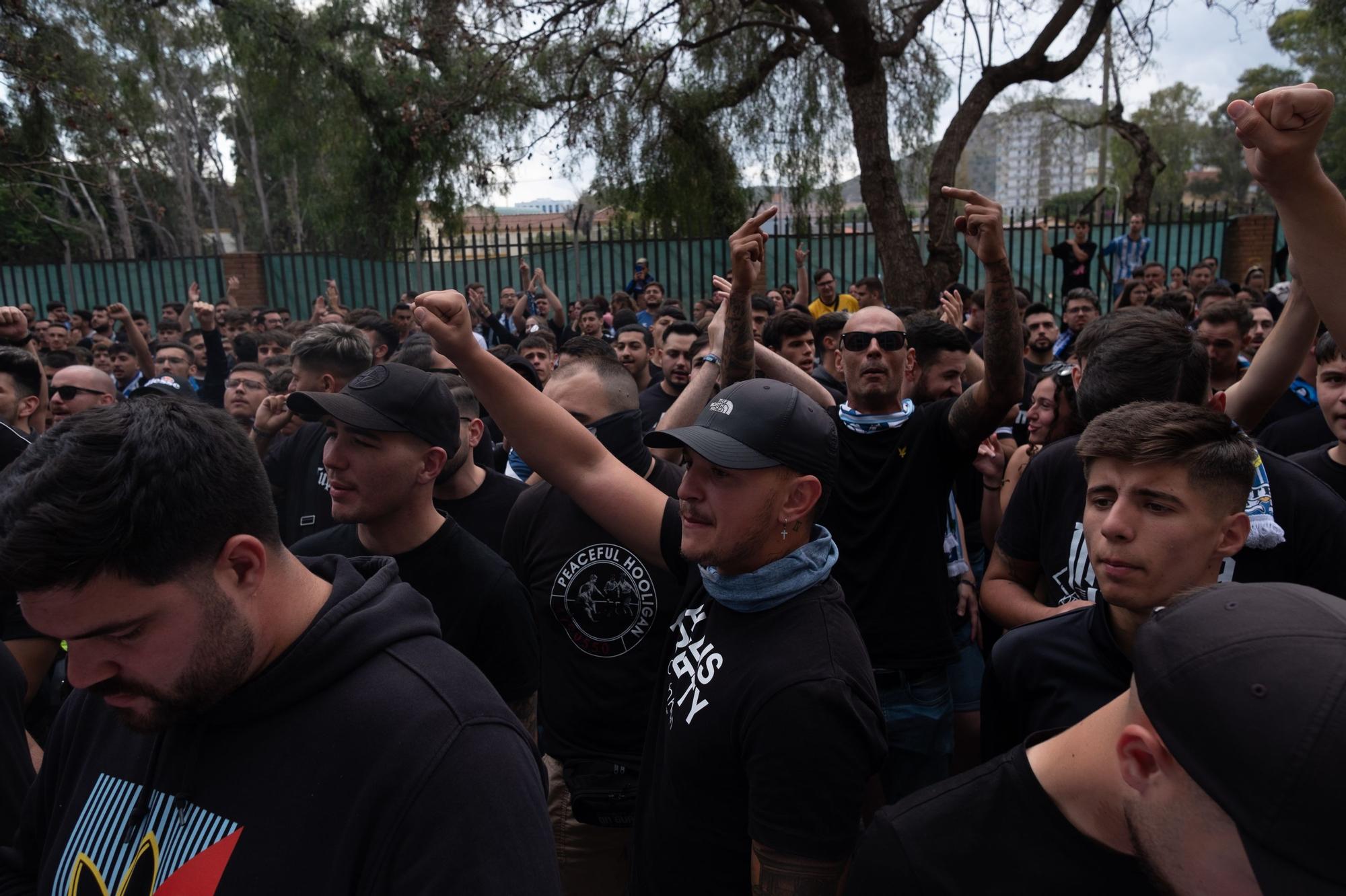 La protesta de la afición antes del Málaga CF - UD Ibiza, en imágenes