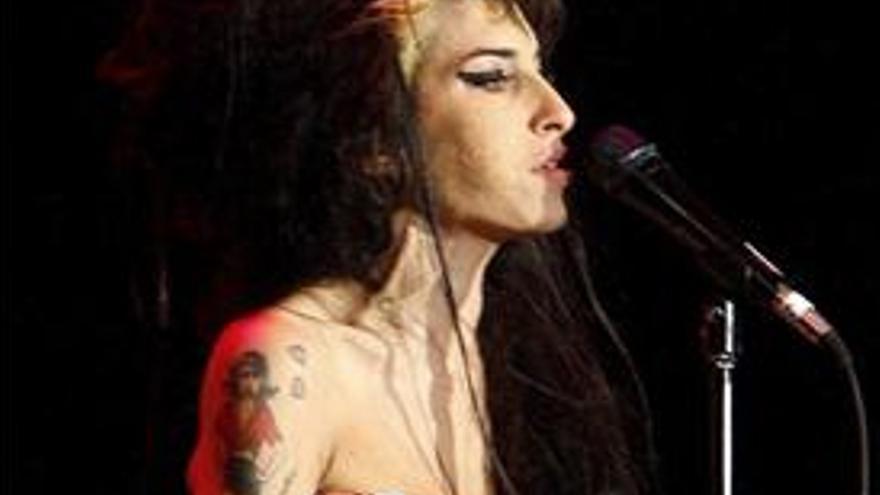 Amy Winehouse, ingresada en un hospital