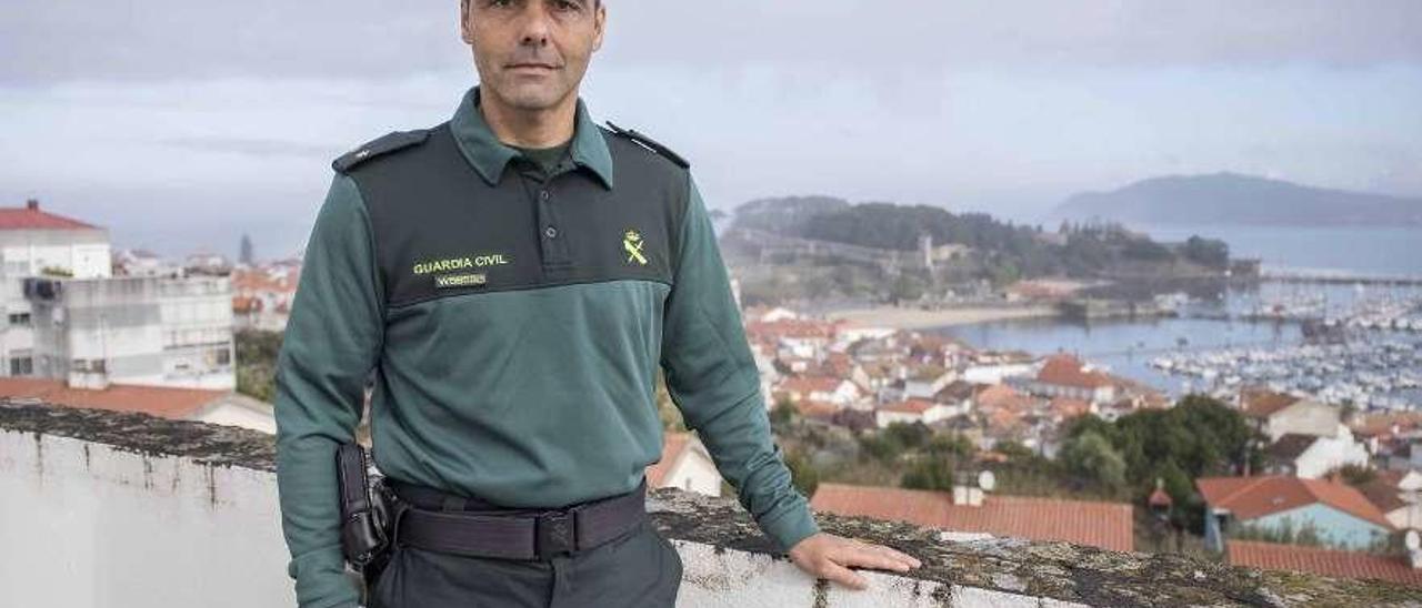 Félix Díaz, jefe del puesto de la Guardia Civil de Baiona, ayer, en esta localidad pontevedresa. // C. Graña