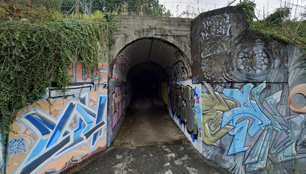 Túnel que comunica con Sar desde la avda. de Lugo.