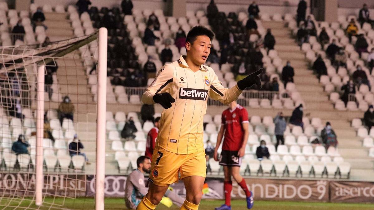 Wu Lei celebra el 0-1 en El Plantío