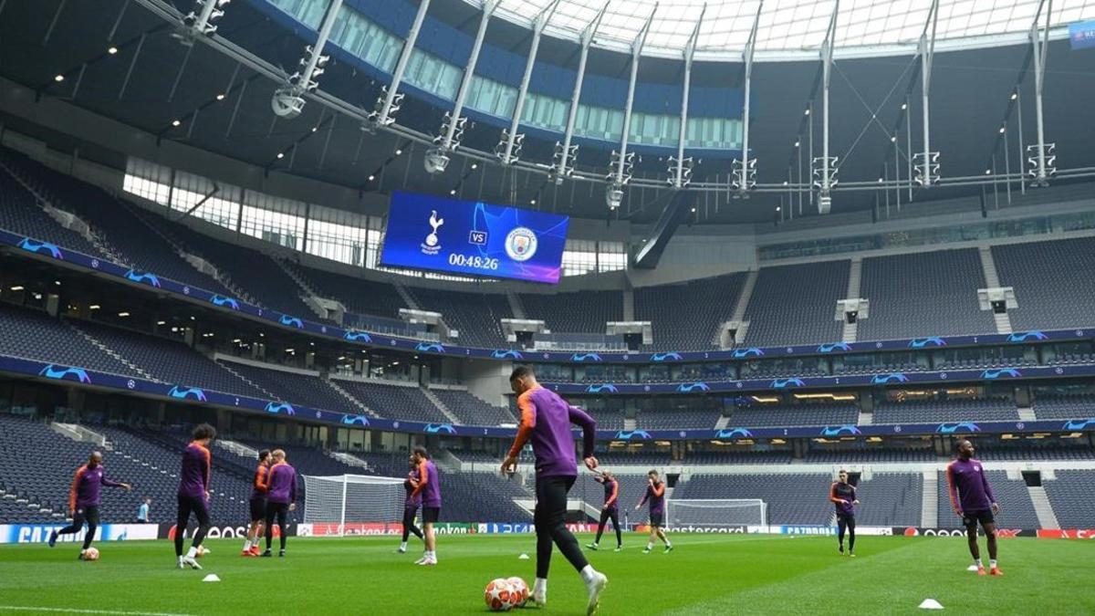 jdomenech47678184 manchester city s players take part in a team training sessi190408190346