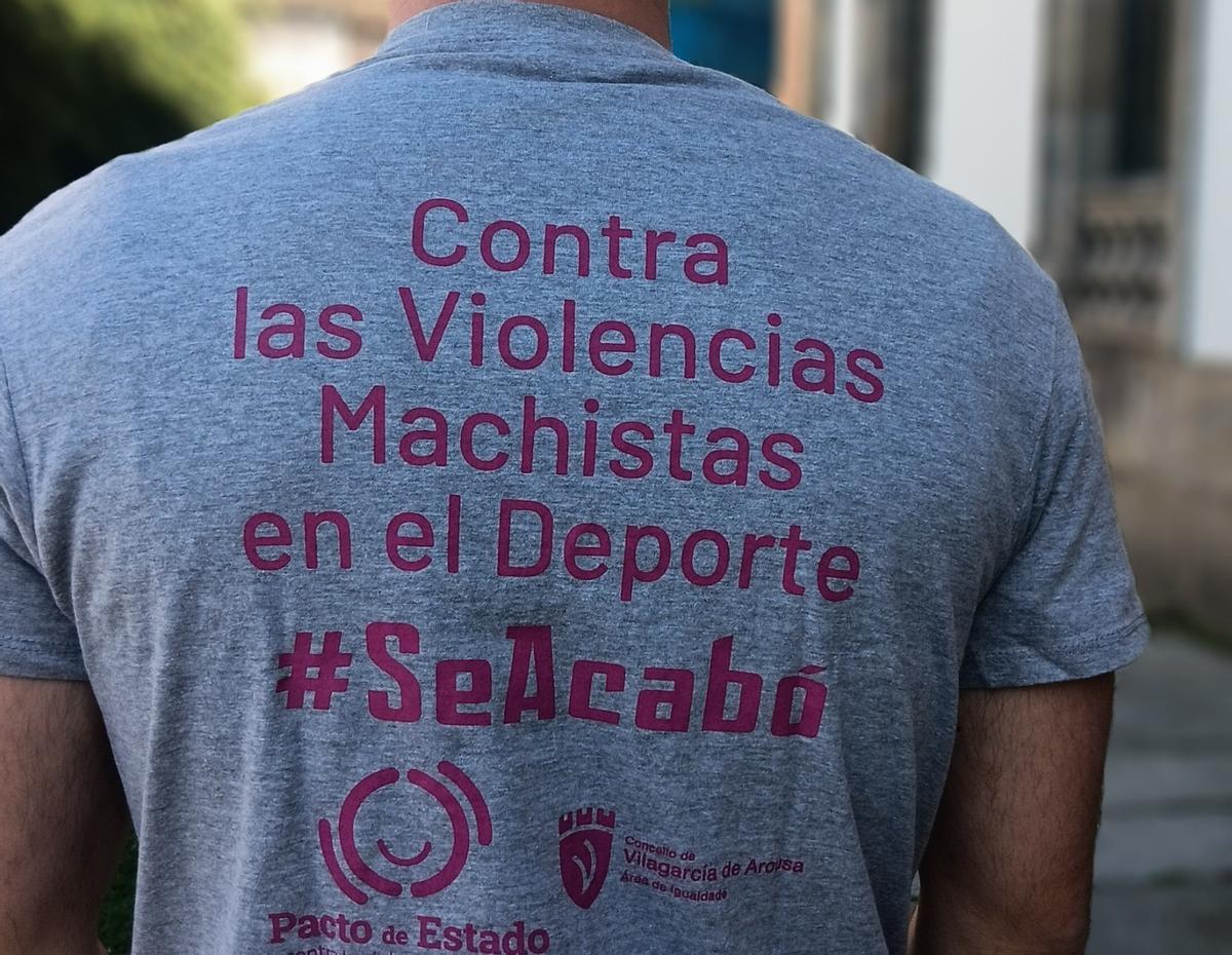 Una camiseta.