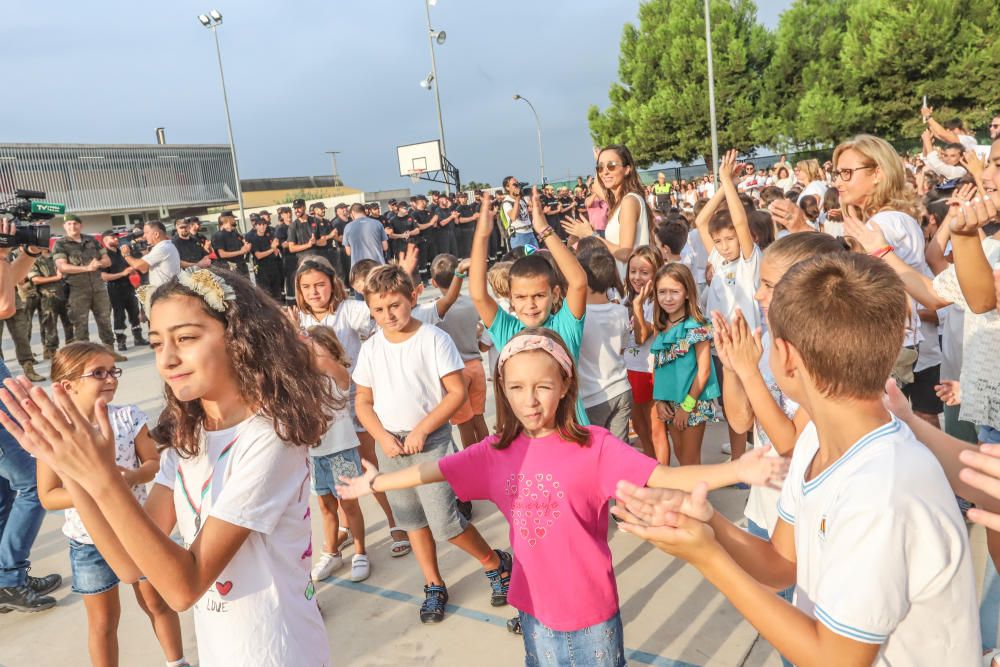 Orihuela despide a la UME entre vítores y aplausos