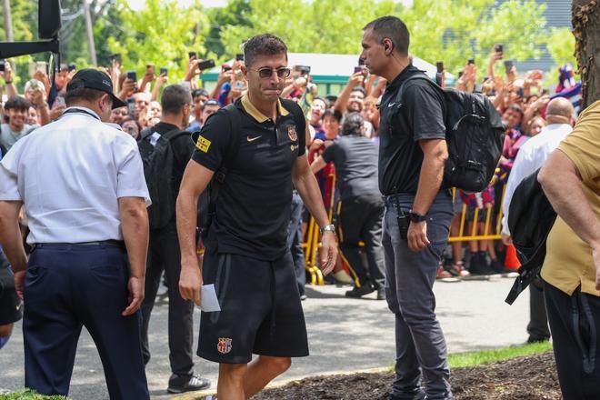 Los jugadores del FC Barcelona llegan a Nueva Jersey, en imágenes.