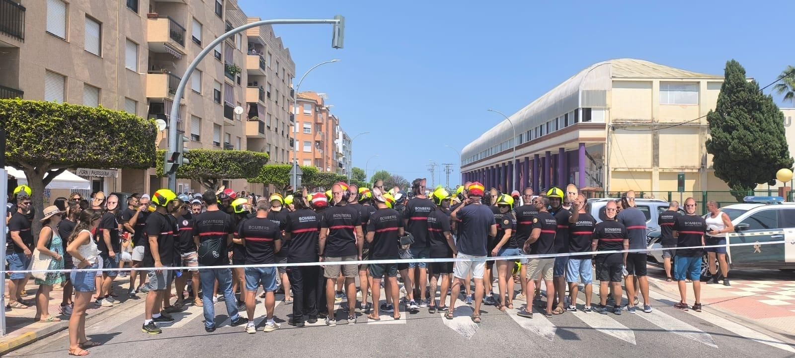 Concentración de bomberos del Consorcio Provincial de Valencia en Xeraco