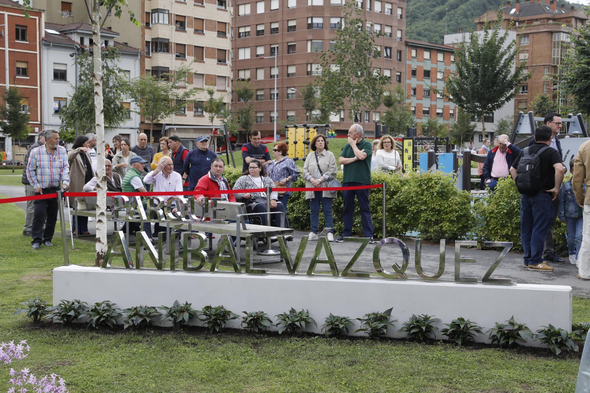 El nuevo parque de La Mayacina ya lleva el nombre Aníbal Vázquez en Mieres.