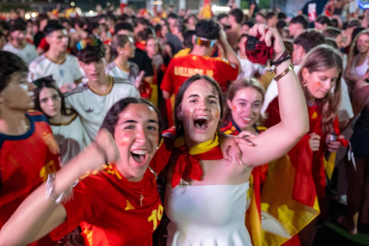 FOTOS | Así han vivido los aficionados la semifinal entre España y Francia desde Palma en Son Fusteret