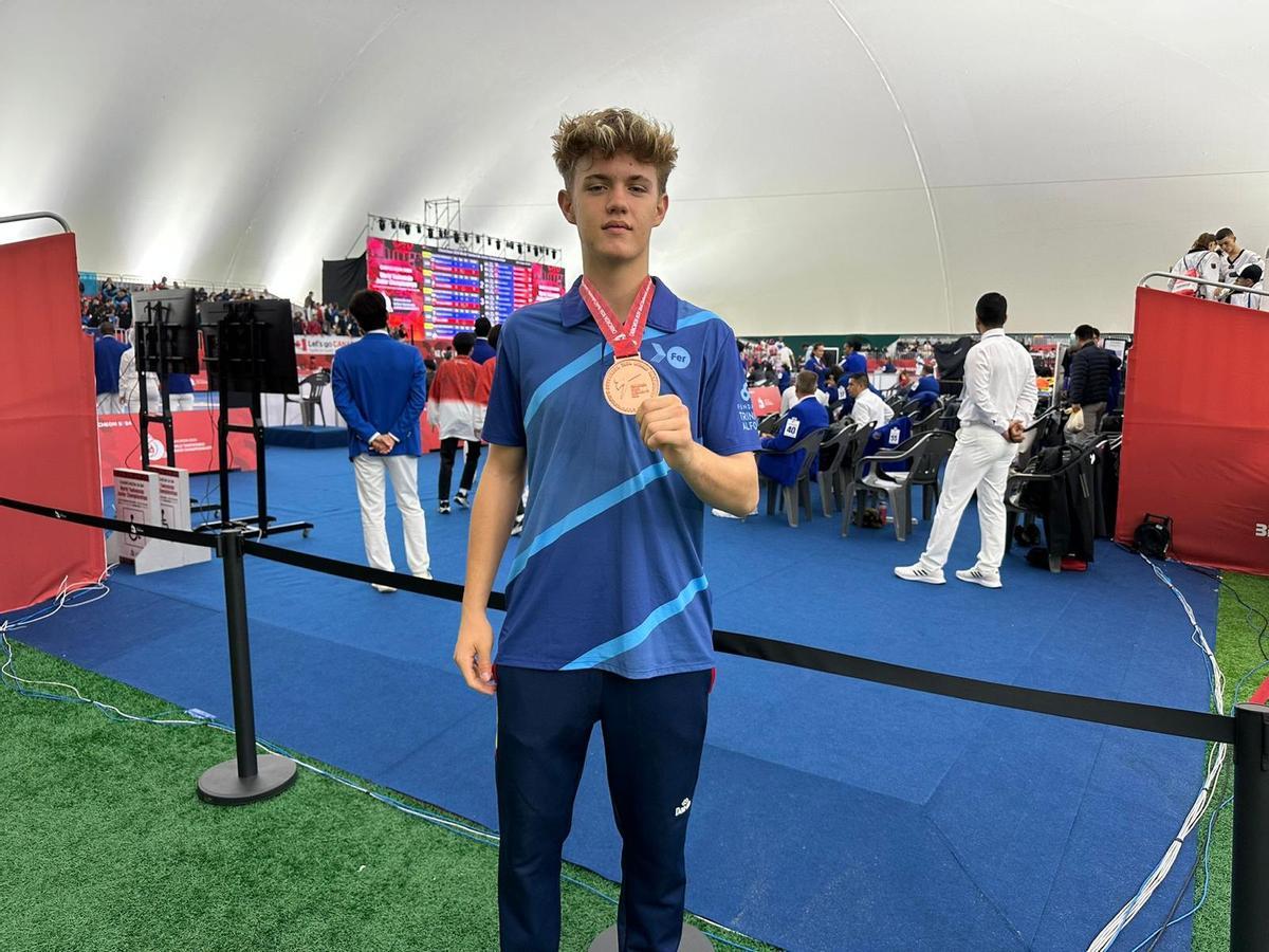 En su estreno como Júnior Iván Lysenko ha sido capaz de colgarse un bronce mundialista.